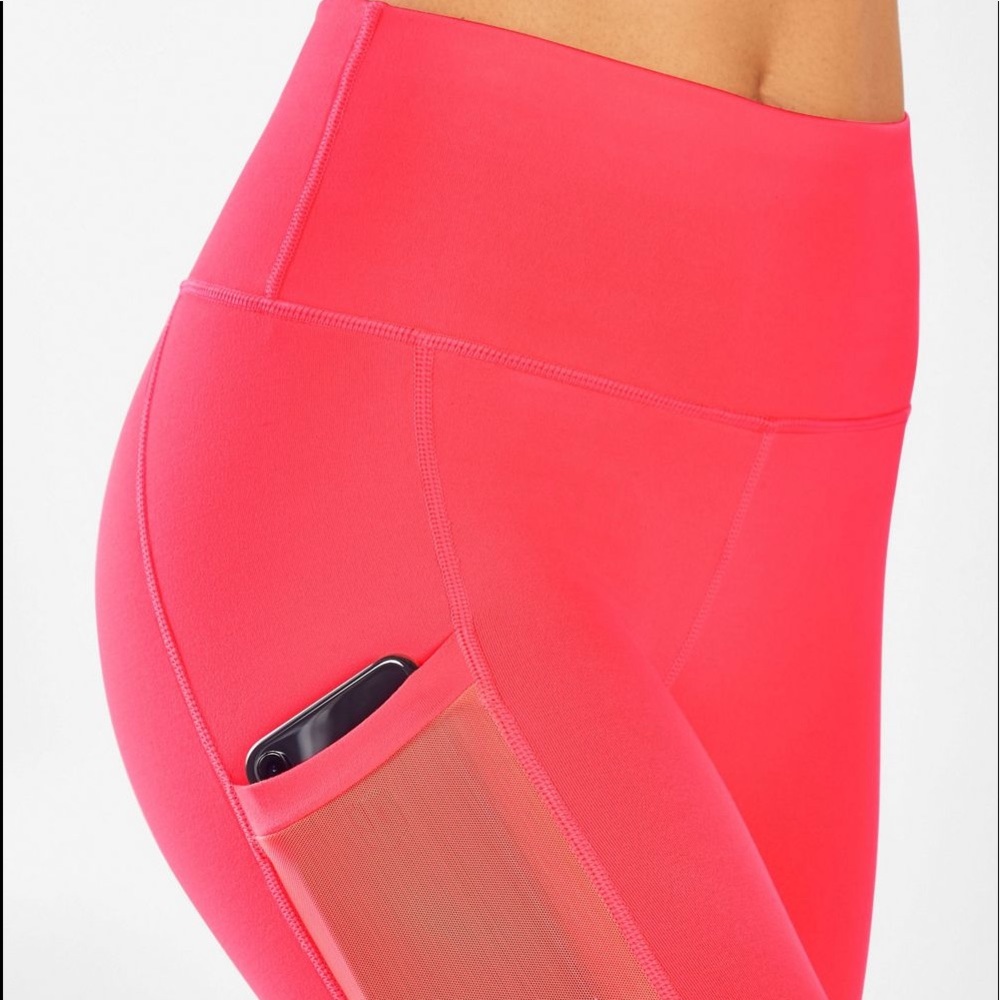 💜Super comfy PINK CORAL CAPRI LEGGINGS 💕